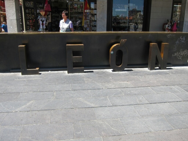 Leon sign near cathedral