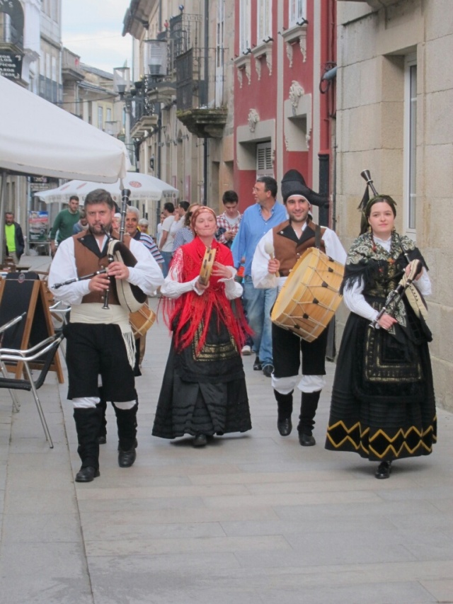 Gaelic concert in the plaza in Sarria